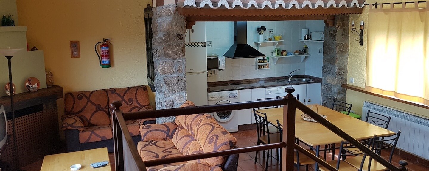 Salón-cocina casa rural en Salamanca en Miranda del Castañar